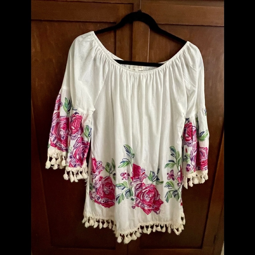 Velzera blouse w/ krill on sleeves/hem. Sz  Lg